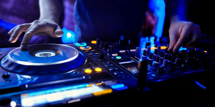Naučte se DJing: 2 hodiny ve studiu či kompletní 20hodinový kurz s lektorem