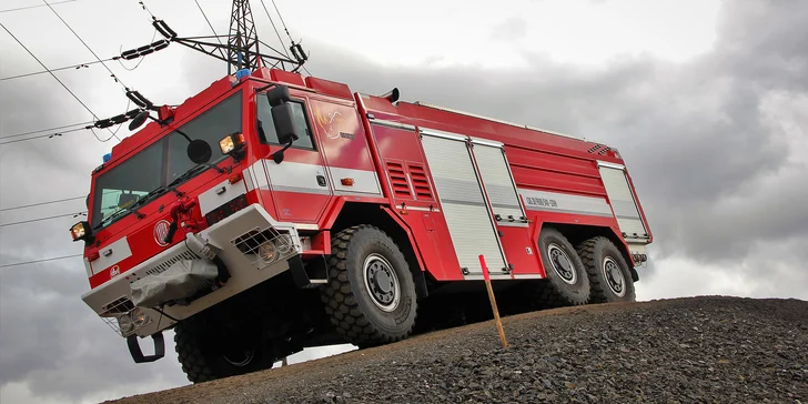 120min. jízda terénem a po houpačce v kabině 4 speciálů Tatra: hasičský vůz, náklaďák i jeřáb