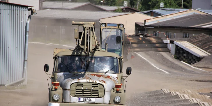 120min. jízda terénem a po houpačce v kabině 4 speciálů Tatra: hasičský vůz, náklaďák i jeřáb