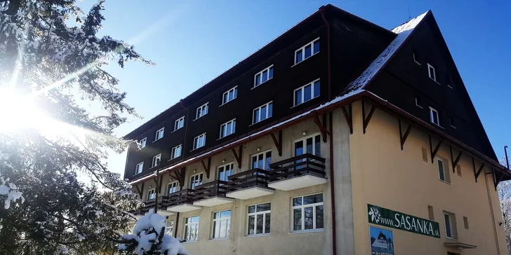Dovolená ve Vysokých Tatrách: hotel 100 m od lanovky na Lomnický štít, snídaně, sauna