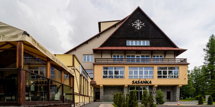 Dovolená ve Vysokých Tatrách: hotel 100 m od lanovky na Lomnický štít, snídaně, sauna i vířivka