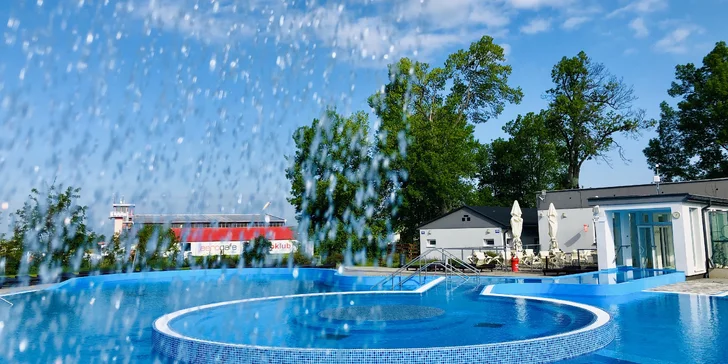 Návštěva termálů Malé Bielice a vinařských sklepů v Mutěnicích: doprava busem, snídaně a oběd