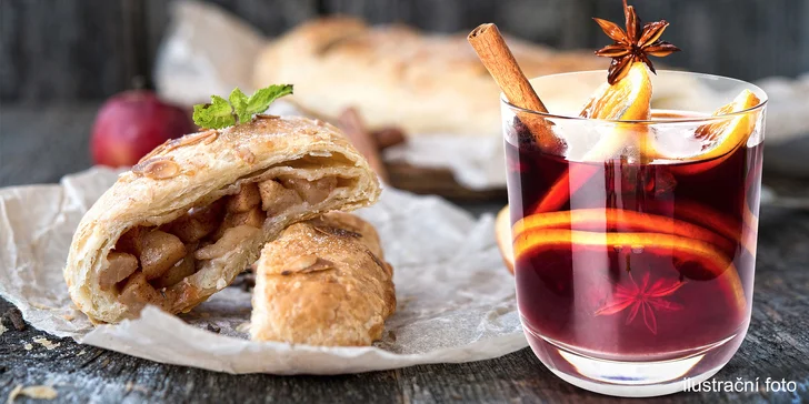 Při procházce Prahou: svařené víno pro zahřátí a domácí štrúdl nebo croissant