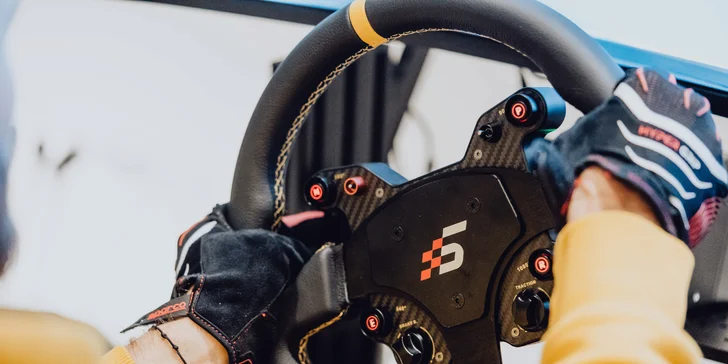1 či 2 hod. na profesionálním závodním simulátoru ve stylu Mercedes-AMG Petronas Motorsport