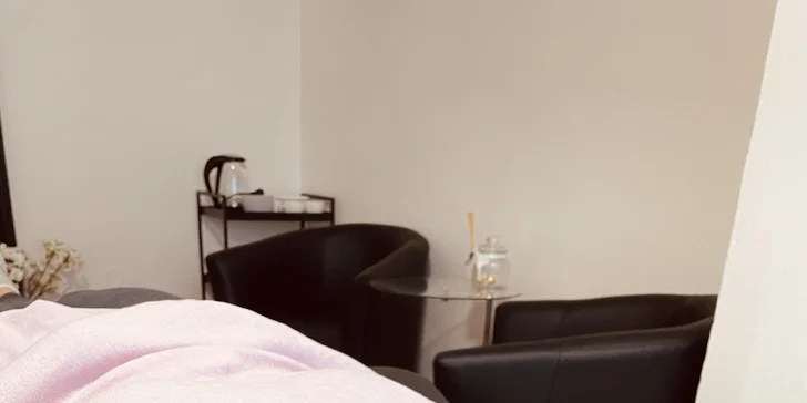 Kompletní kosmetické ošetření vč. masáže obličeje nebo lash lifting