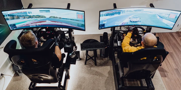 1 či 2 hod. na profesionálním závodním simulátoru ve stylu Mercedes-AMG Petronas Motorsport
