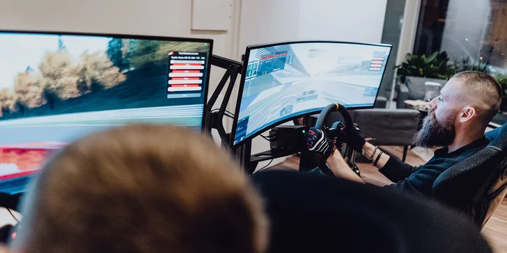 1 či 2 hod. na profesionálním závodním simulátoru ve stylu Mercedes-AMG Petronas Motorsport