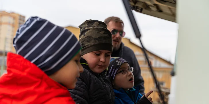 Zážitkové jízdy pro děti: autobus i osobní a nákladní auto