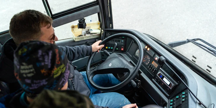 Zážitkové jízdy pro děti: autobus i osobní a nákladní auto