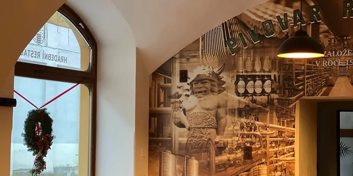 Pomalu pečená kolena s hořčicí a křenem i dvěma či čtyřmi pivy Radegast