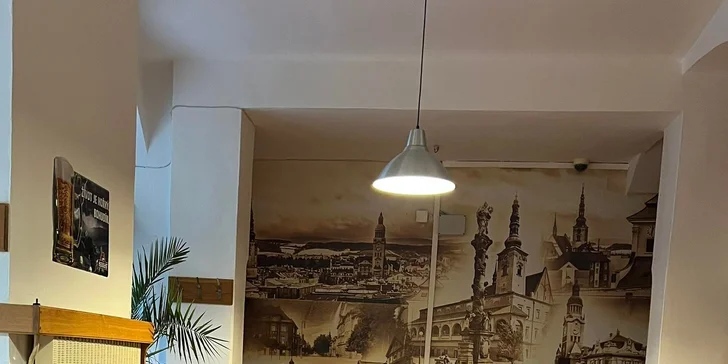 Pomalu pečená kolena s hořčicí a křenem i dvěma či čtyřmi pivy Radegast