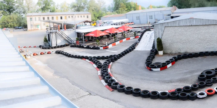 Rozjeďte to: 10–45 minut adrenalinové jízdy v motokáře kubatury 200 cm³ na vymakané trati