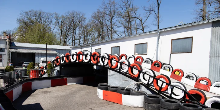 Rozjeďte to: 10–45 minut adrenalinové jízdy v motokáře kubatury 200 cm³ na vymakané trati