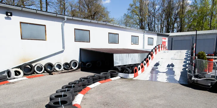 Rozjeďte to: 10–45 minut adrenalinové jízdy v motokáře kubatury 200 cm³ na vymakané trati