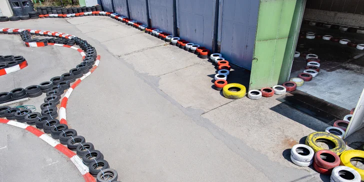 Rozjeďte to: 10–45 minut adrenalinové jízdy v motokáře kubatury 200 cm³ na vymakané trati