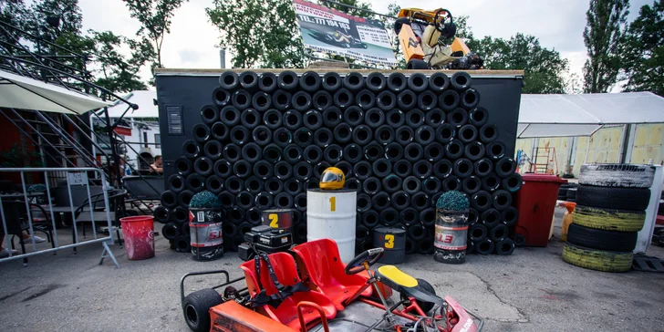 Rozjeďte to: 10–45 minut adrenalinové jízdy v motokáře kubatury 200 cm³ na vymakané trati