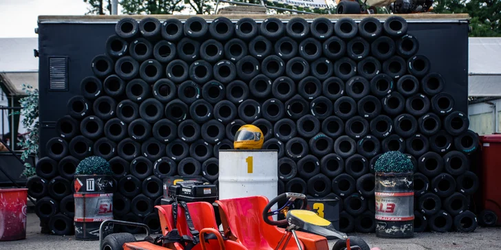 Rozjeďte to: 10–45 minut adrenalinové jízdy v motokáře kubatury 200 cm³ na vymakané trati