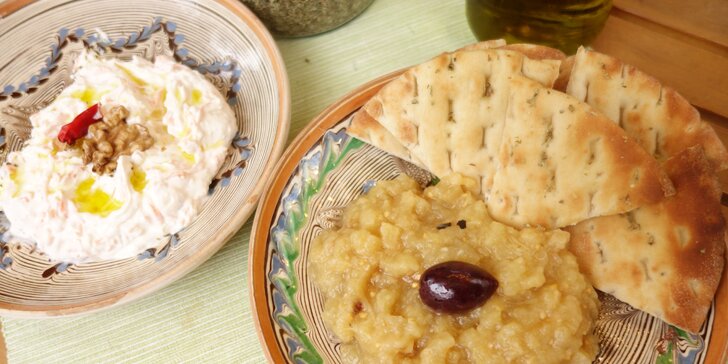 Řecké vegetariánské dobroty na odnos s sebou: porce pro 1 nebo 2 osoby či celý talíř