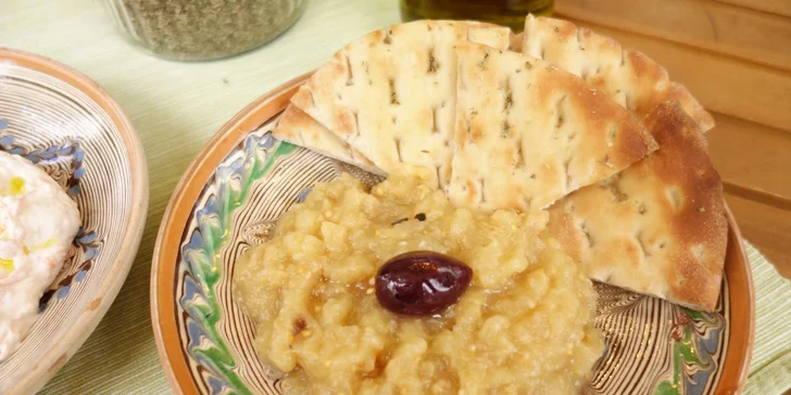 Řecké vegetariánské dobroty na odnos s sebou: porce pro 1 nebo 2 osoby či celý talíř