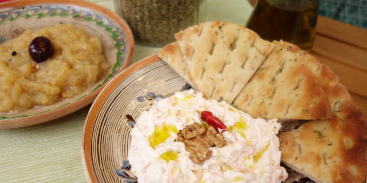 Řecké vegetariánské dobroty na odnos s sebou: porce pro 1 nebo 2 osoby či celý talíř