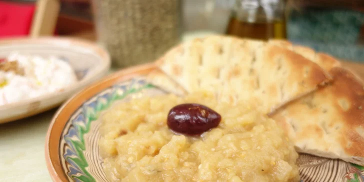Řecké vegetariánské dobroty na odnos s sebou: porce pro 1 nebo 2 osoby či celý talíř