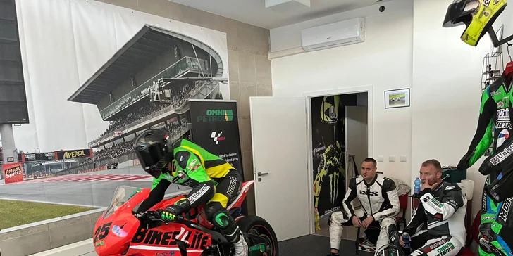 Jízda na oficiálním simulátoru Moto GP: až 70 min. adrenalinu pro 1 osobu