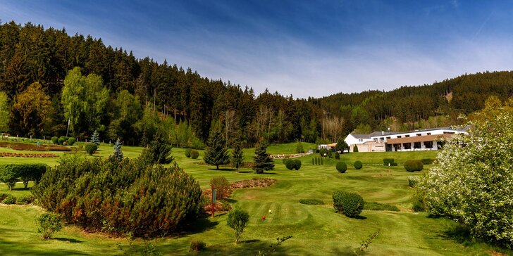 Pobyt v golfovém resortu v Karlových Varech: polopenze, neomezený wellness i masáž
