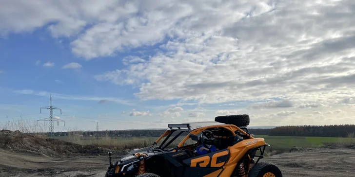 Jízda v dakarské buggy Can-Am Maverick na polygonu Hummer centra: spolujezdec či řidič