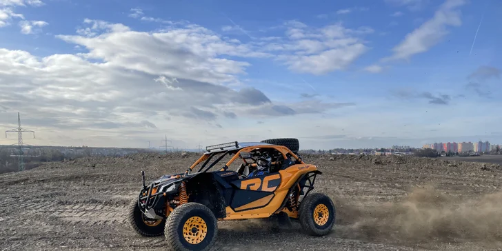 Jízda v dakarské buggy Can-Am Maverick na polygonu Hummer centra: spolujezdec či řidič