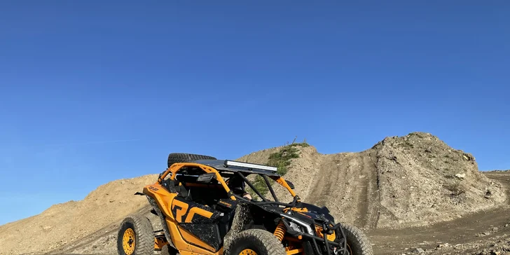 Jízda v dakarské buggy Can-Am Maverick na polygonu Hummer centra: spolujezdec či řidič