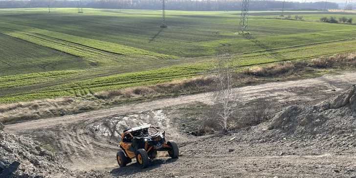Jízda v dakarské buggy Can-Am Maverick na polygonu Hummer centra: spolujezdec či řidič