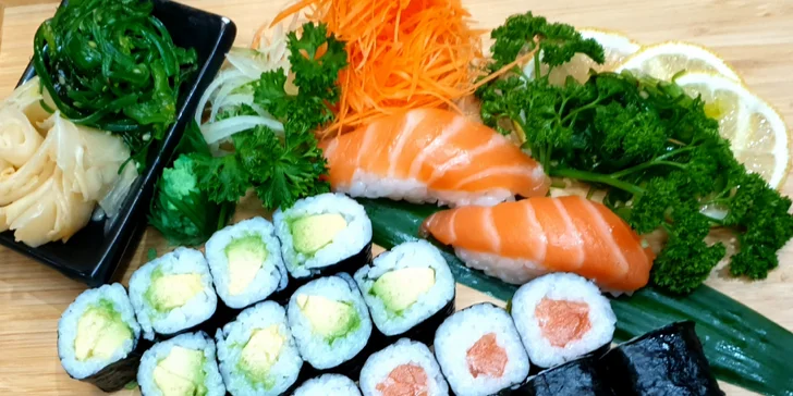Sushi sety o 18–69 rolkách v centru Olomouce: losos, krevety, úhoř i kaviár nebo krab