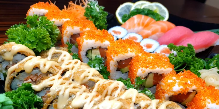 Sushi sety o 18–69 rolkách v centru Olomouce: losos, krevety, úhoř i kaviár nebo krab