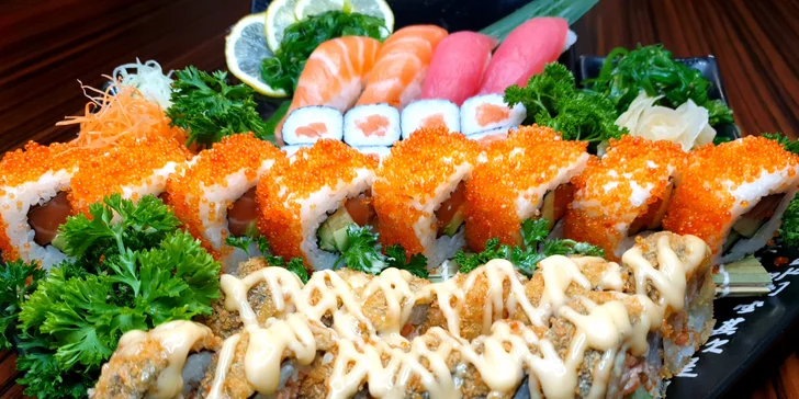 Sushi sety o 18–69 rolkách v centru Olomouce: losos, krevety, úhoř i kaviár nebo krab