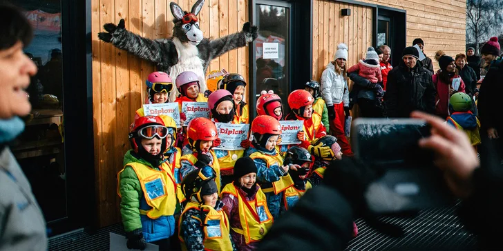 Jednodenní lyžování na Monínci: doprava z Prahy do moderního ski areálu s čtyřsedačkovou lanovkou