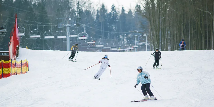 Jednodenní lyžování na Monínci: doprava z Prahy do moderního ski areálu s čtyřsedačkovou lanovkou