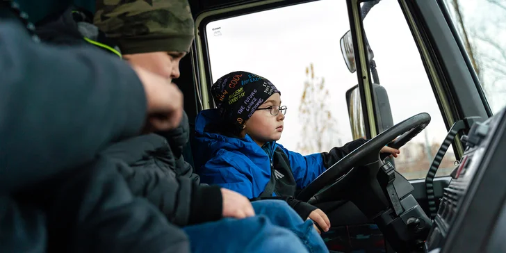 Zážitkové jízdy pro děti: autobus i osobní a nákladní auto