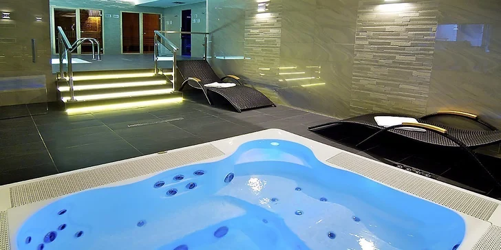 SKI a WELLNESS pobyt pro dva pod Vysokými Tatrami v hotelu Kaštieľ Lučivná + skipasy