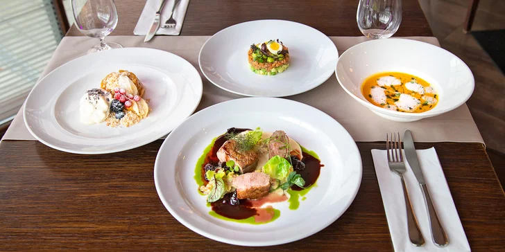 4chodové menu v restauraci na Kampě: lososový tatarák, kachní prso i hruškový dort