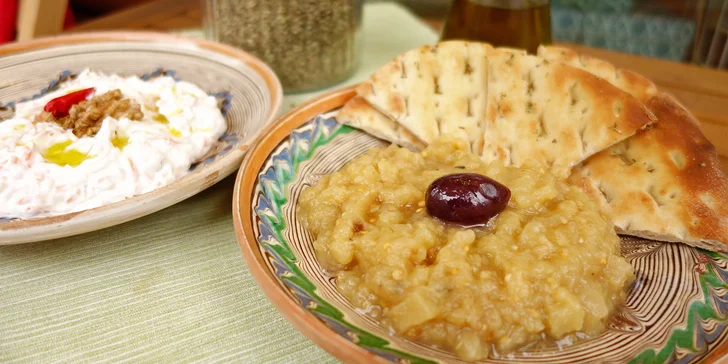 Řecké vegetariánské dobroty na odnos s sebou: porce pro 1 nebo 2 osoby či celý talíř