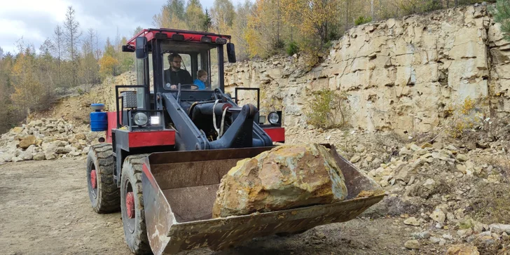 30–60 min. řádění s legendárním kloubovým nakladačem nebo rypadlem