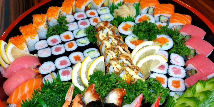 Sushi sety o 18–69 rolkách v centru Olomouce: losos, krevety, úhoř i kaviár nebo krab
