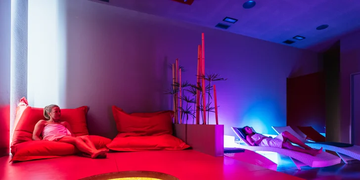 Veřejný či privátní vstup do sauny a vířivky i s lahví sektu pro 2 osoby