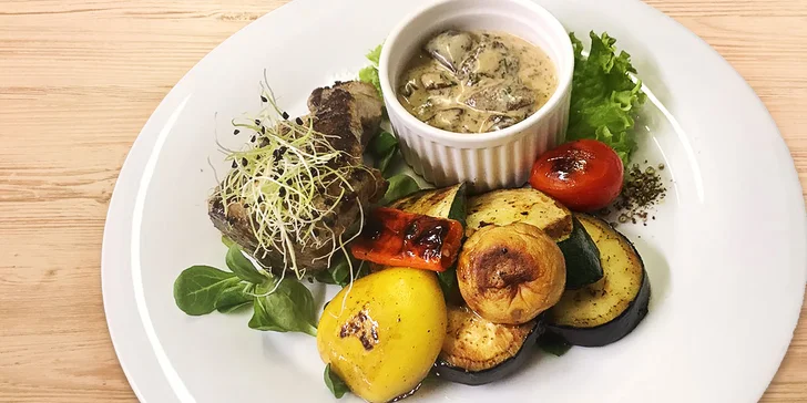Gurmánské tříchodové menu u Václaváku: carpaccio, mořské plody či steak, dezert i prosecco