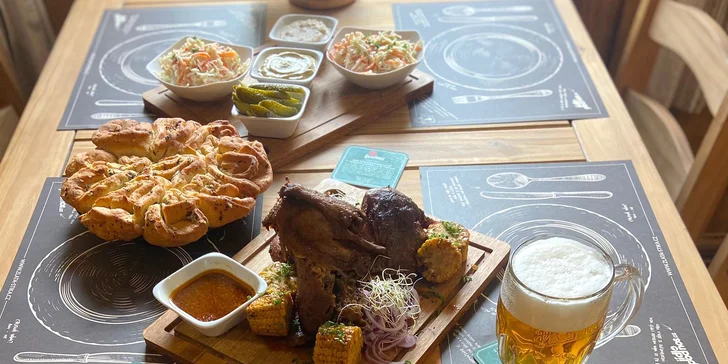 Restaurace, kde obsluhuje robot: masová hostina s kachnou, žebry i kolenem pro 4-6 osob