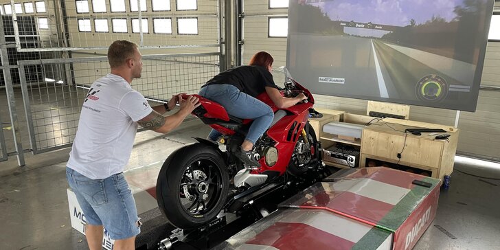 Jízda na oficiálním simulátoru Moto GP: až 105 min. adrenalinu pro 1 osobu