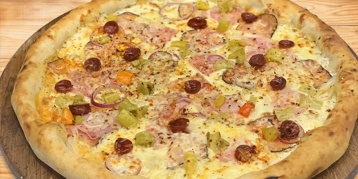 Křupavá pizza o průměru 40 cm podle výběru vč. krabic na odnos