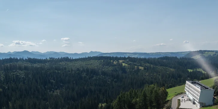 Léto nebo podzim v Polsku: krásný hotel s výhledem, snídaně i vstup do aquaparku