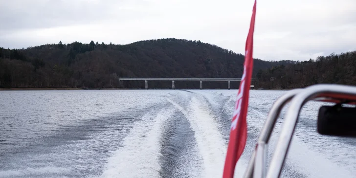 Adrenalin na Slapech: akrobatická jízda ve speciálním člunu až pro 10 osob