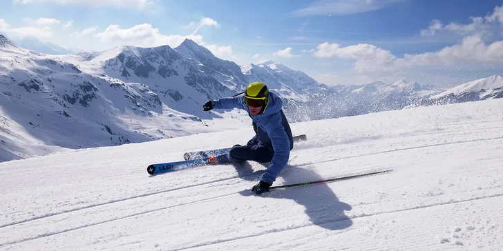Servis lyží a snowboardů na stroji Montana: broušení skluznice kamenem, lineární struktura, úprava hran